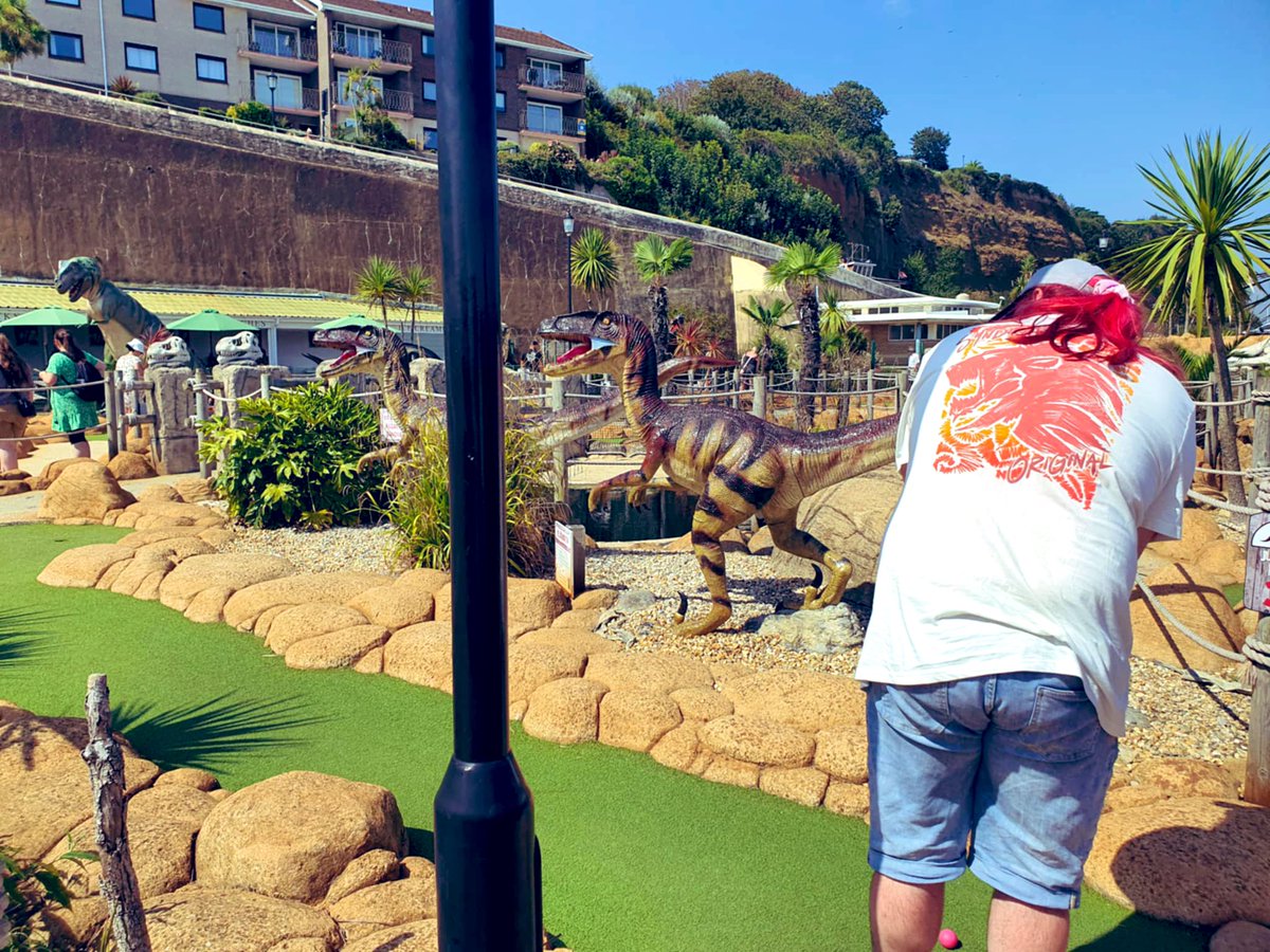 RealRW96's tweet photo. Spent the afternoon on the (crazy) golf course today repping the @SyndicateOG Summer vibes collection. @Syndicate https://t.co/BH0DKdO74l