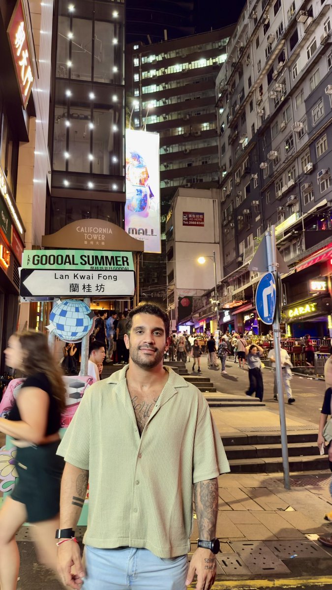 Hong Kong 🇭🇰 marks my 35th country played, 40th explored, another chapter in this incredible journey called life. 
Cheers to life 🥂🙌🏽🌎