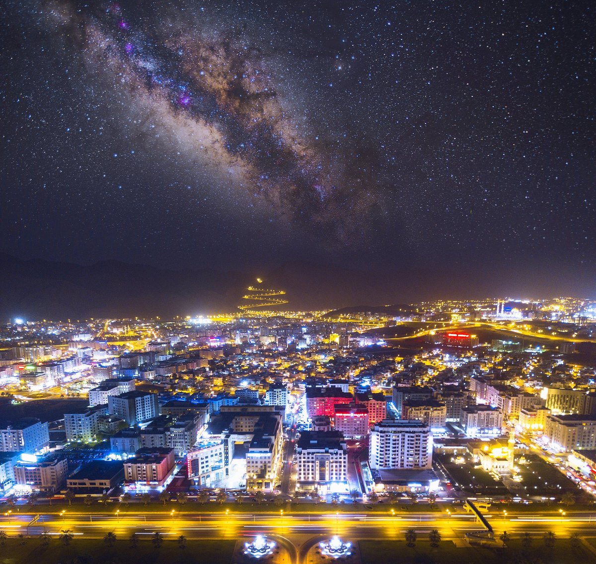 #مسقط جميلة بهدوءها وأناقتها .
لا تمل من التواجد بها. 

شكراً للقائمين على تطوير #مسقط