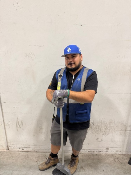 KBS_Cleans's tweet photo. This #CrewsDay, we’re recognizing Vincente Ruelas for the impact he’s making at a California distribution site.

Vincente’s work ethic and team spirit haven’t gone unnoticed—earning praise from both KBS leadership and the client’s site managers. https://t.co/s5WJ5YwHxv