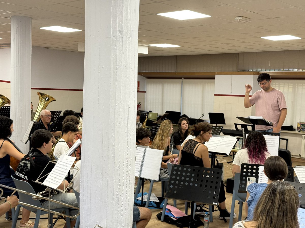 Hoy la Banda y el Coro EMMVA han reanudado sus ensayos, preparando el repertorio de los compromisos que afrontarán en septiembre.
✨ No es solo una escuela de música. Es la EMMVA. 🎵
#BandaEMMVA #CoroEMMVA #EMMVA #Valladolid #MúsicaValladolid