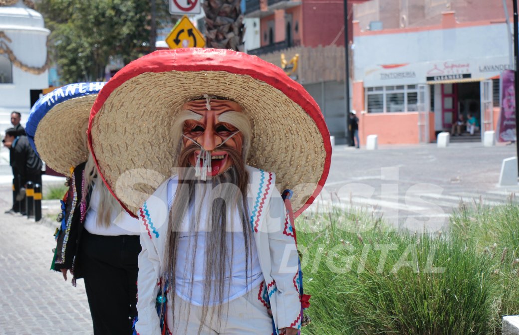 sintesisweb's tweet photo. 🎉 El desfile de la juventud llena las calles de color, ritmo y música 🎶✨

#DesfileJuvenil #Puebla #Fiesta #Juventud

📸@FotoSintesisOB https://t.co/iXyFxHUd1y
