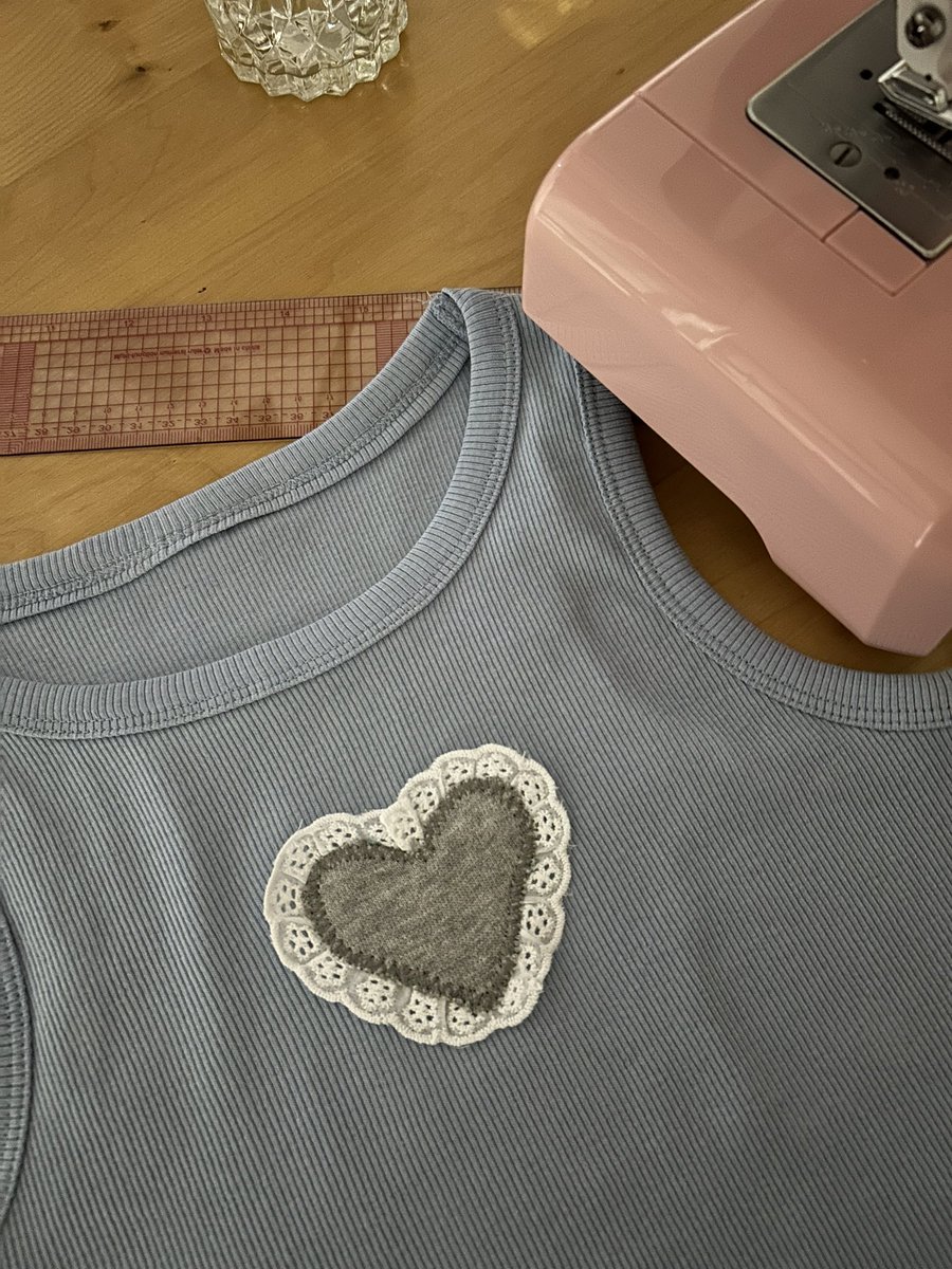 i made a heart patch 🩶 (don't zoom in)