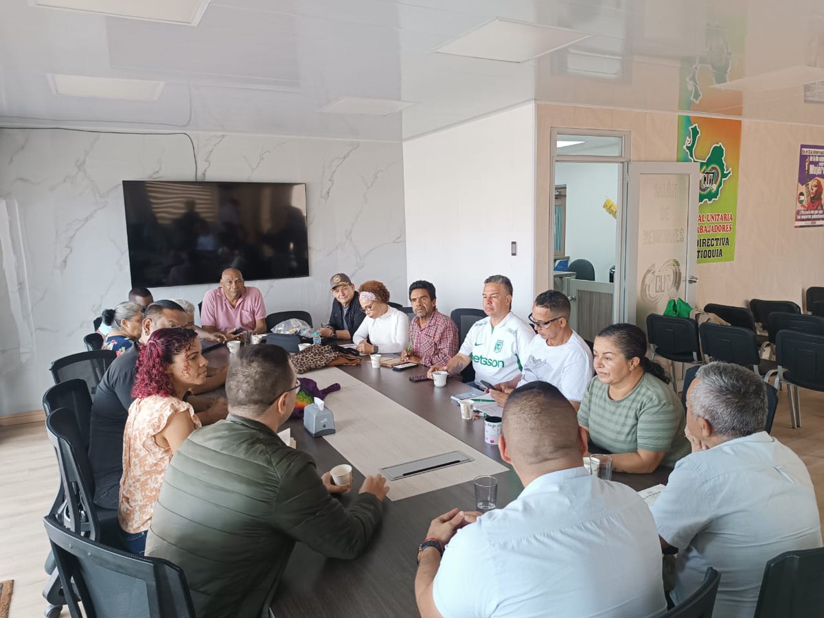 Corporación Región (@corpregion) on Twitter photo Como Comité de Impulso de la Sociedad Civil por la Paz Urbana, nos reunimos con la <a href="/CutAntioquia/">CUT Antioquia</a> para conversar sobre los retos y oportunidades de la paz urbana en Medellín y el Valle de Aburrá Como Comité de Impulso de la Sociedad Civil por la Paz Urbana, nos reunimos con la <a href="/CutAntioquia/">CUT Antioquia</a> para conversar sobre los retos y oportunidades de la paz urbana en Medellín y el Valle de Aburrá