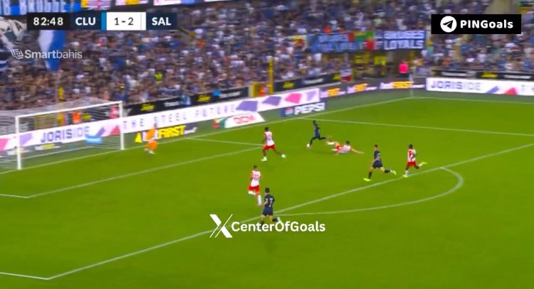 heitinga_out's tweet image. Forbs rent even het halve veld over, speelt een verdediger uit en schiet Club Brugge (waarschijnlijk) naar de CL play-offs. Publiek dolblij, heel mooi voor hem🤩
#Ajax #ClubBrugge #Forbs