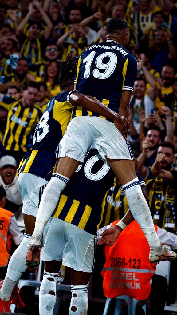 mertgulvar's tweet photo. wallpaper güncelleme zamanı https://t.co/Tk1URsEpHc