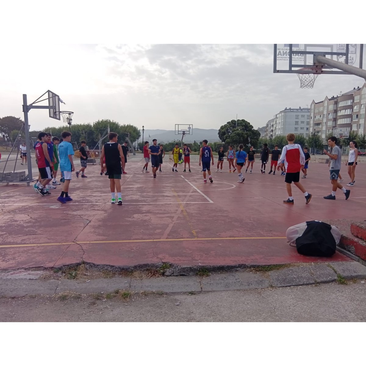 CBBaiona's tweet photo. 🏀 Segundo día del 𝘾𝙖𝙢𝙥𝙪𝙨 𝘾𝘽 𝘽𝙖𝙞𝙤𝙣𝙖
#CampusCBBaiona #VeránEnBaiona #CaixaBankBaiona2025 #BaloncestoGalego #SomosCBBaiona #BasketTime #CBBaiona #CampusDeVerano #OBaloncestoEduca https://t.co/4uYh9WrbrK