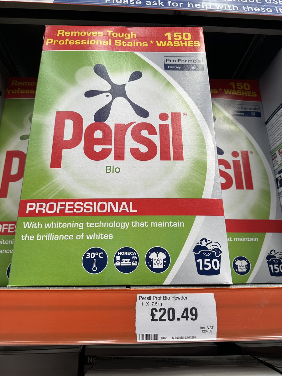 camcan101's tweet photo. @PersilLaundry @bhbooker 
Can you please explain this?
£18.99 8.4kg -140 washes
£20.49 7.5kg - 150 washes
More money for less product, yet more washes. Make it make sense? https://t.co/LnoW95v8kW