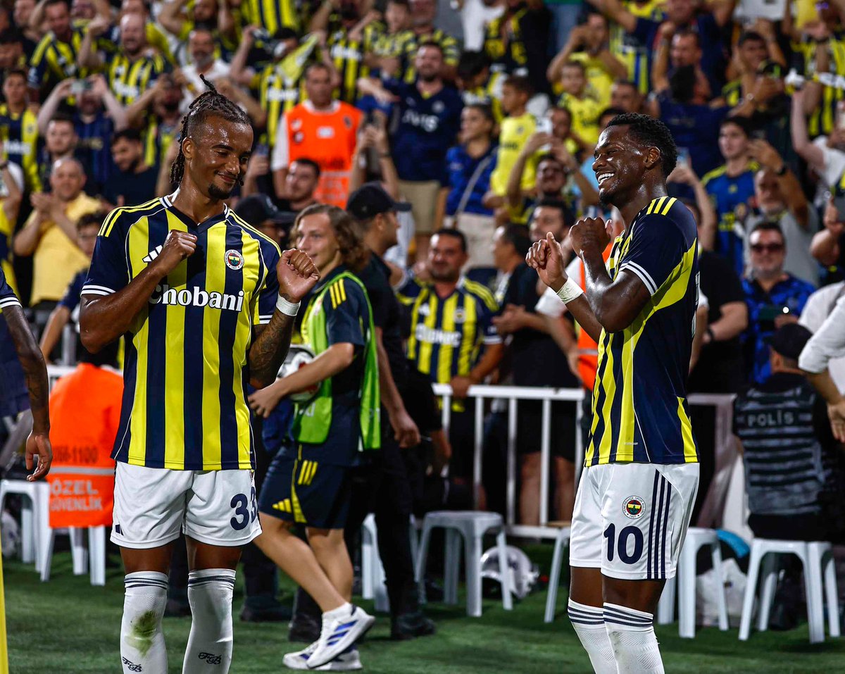 Bu gece hepimiz böyleyiz teşekkürler hayatım <a href="/Fenerbahce/">Fenerbahçe SK</a>