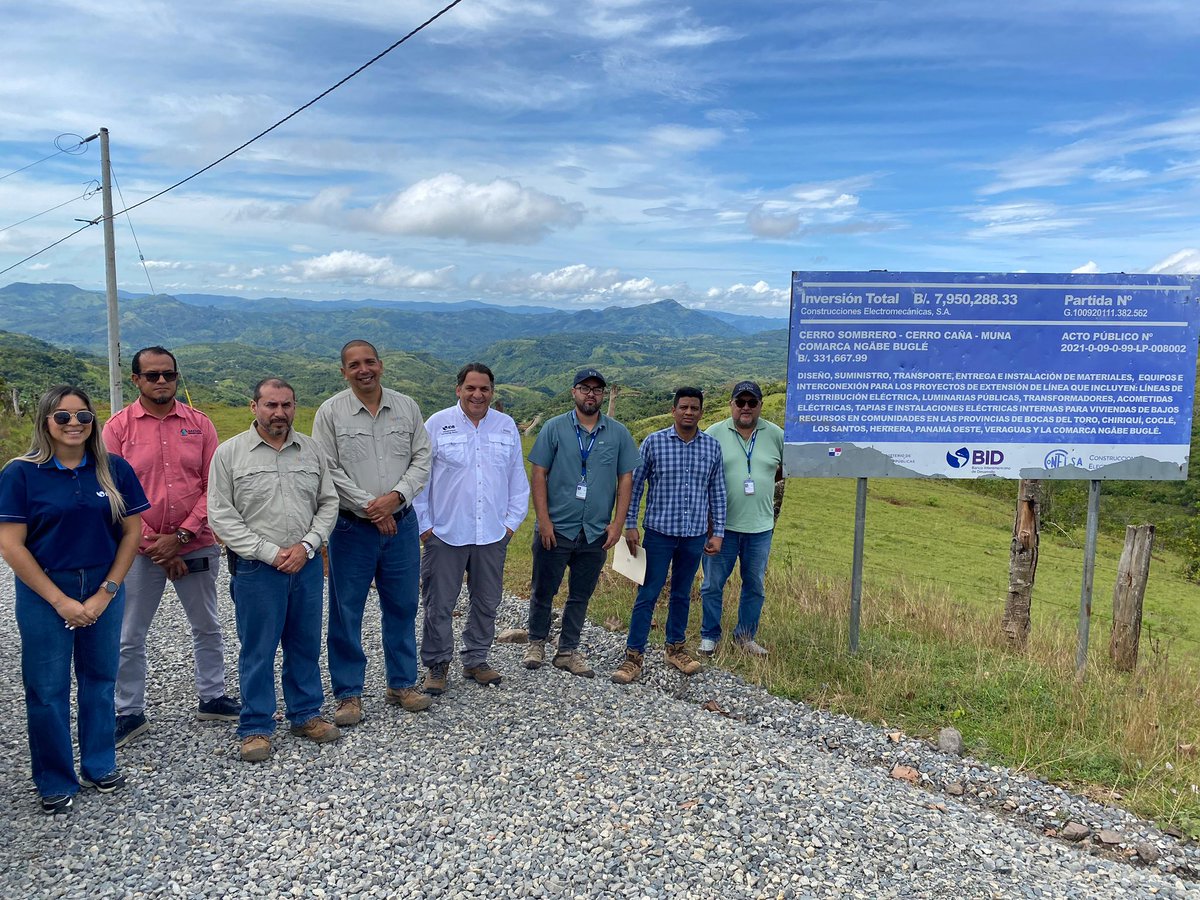 jrgg12's tweet photo. Visitamos hoy la Comarca Ngoble Bugle para conocer los avances del programa de electrificación rural liderados por la @OficinaE_Rural de Panamá 🇵🇦 financiados por el @el_BID #IDBimpact+ https://t.co/AWrMJJVn6j