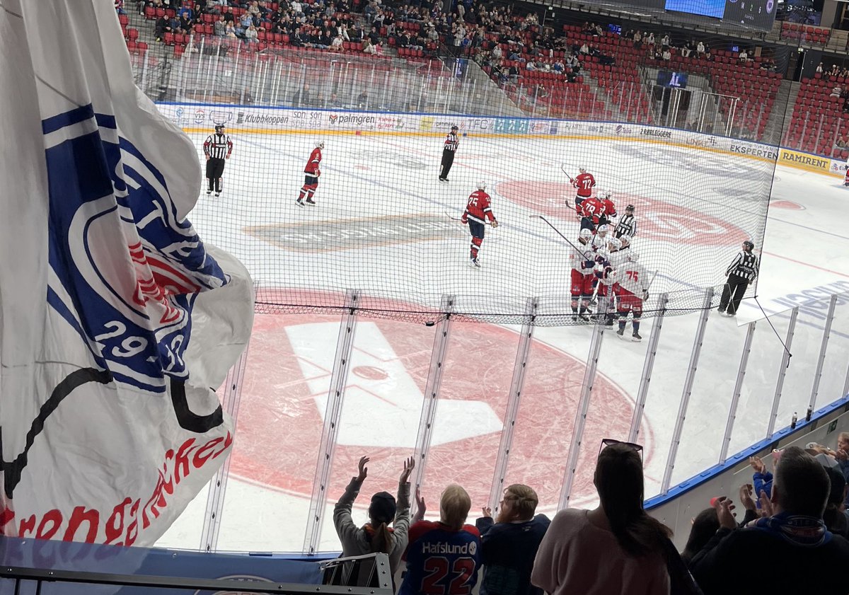 nitten.no (@nitten_no) on Twitter photo 🔙 Ken André Olimb gjorde comeback i <a href="/VIFhockey/">Vålerenga Ishockey</a> med to mål da <a href="/lorenskogik/">Lørenskog Ishockey</a> ble slått 4-1 foran over 1500 tilskuere👏 🔙 Ken André Olimb gjorde comeback i <a href="/VIFhockey/">Vålerenga Ishockey</a> med to mål da <a href="/lorenskogik/">Lørenskog Ishockey</a> ble slått 4-1 foran over 1500 tilskuere👏