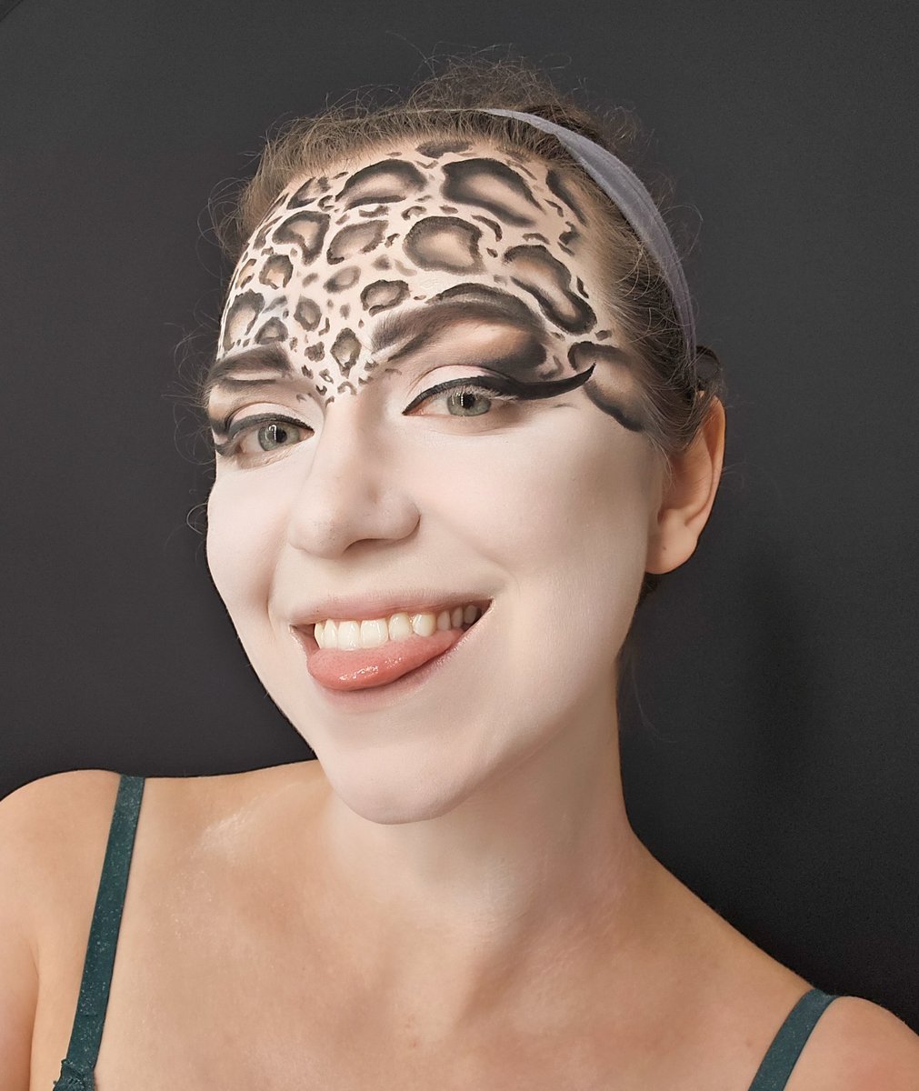 Rosei_Quartz's tweet photo. 🥀 Makeup in progress 🐆❄️ https://t.co/RuGXrAV1q2