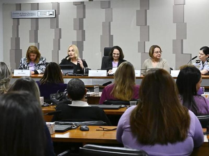 RodrigoDaGamma's tweet image. CDH avalia projetos que permitem atividades como garimpo em terras indígenas com consentimento das comunidades e regras para exploração econômica. #CDH #Comunidades #Exploracao #Terras