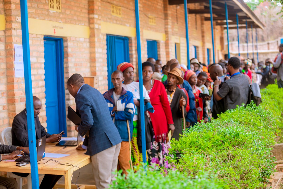 National Institute of Statistics of Rwanda (@statisticsrw) on Twitter photo Uyu munsi NISR yifatanyije na <a href="/RwandaLocalGov/">Ministry of Local Government | Rwanda</a> mu kwizihiza Umunsi Nyafurika w’Irangamimerere. Ni igikorwa cyabereye ku rwego rw’igihugu mu karere ka Nyaruguru kabaye aka mbere mu gutanga service z’irangamimerere.
Hanatangijwe n'icyumweru cy’irangamimerere #CRVSWeek kizibanda ku Uyu munsi NISR yifatanyije na <a href="/RwandaLocalGov/">Ministry of Local Government | Rwanda</a> mu kwizihiza Umunsi Nyafurika w’Irangamimerere. Ni igikorwa cyabereye ku rwego rw’igihugu mu karere ka Nyaruguru kabaye aka mbere mu gutanga service z’irangamimerere.
Hanatangijwe n'icyumweru cy’irangamimerere #CRVSWeek kizibanda ku