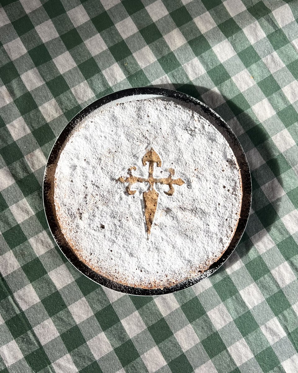 marresets's tweet photo. El que no conoce a @paulina_cocina, a cualquier santo le reza. https://t.co/1tYLNxmpVr