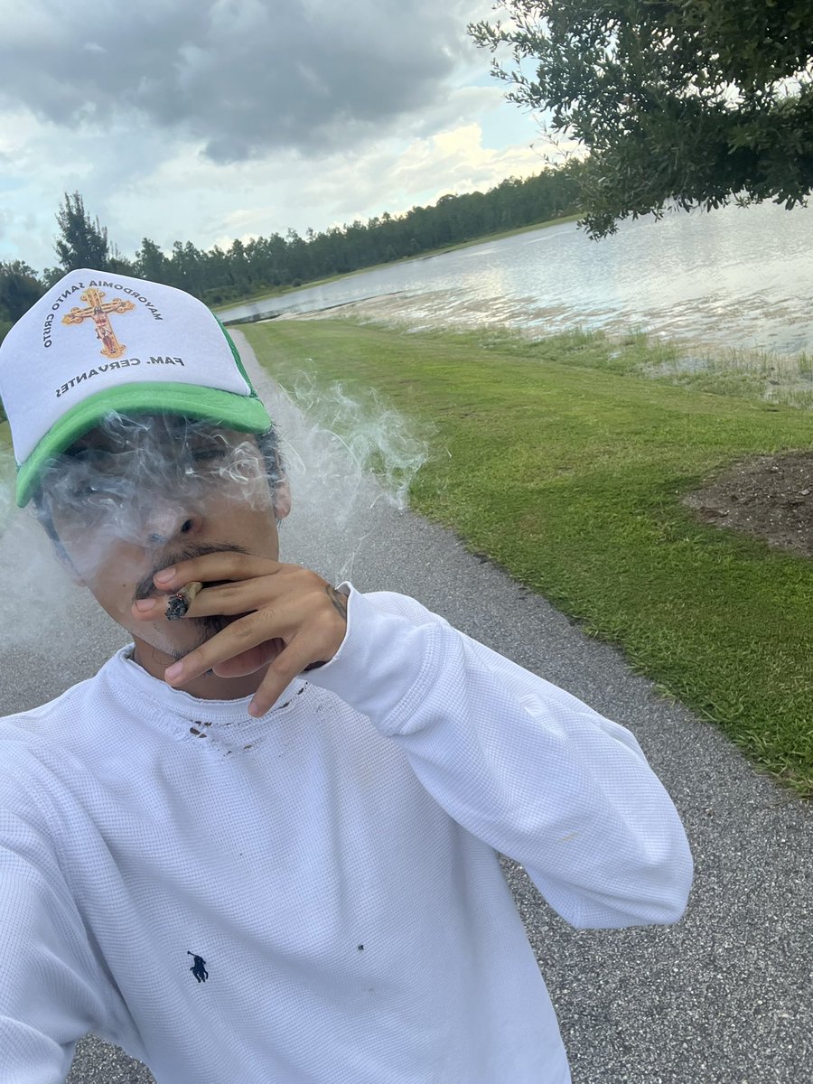 Js took a fat ass leak here and sparked up right after