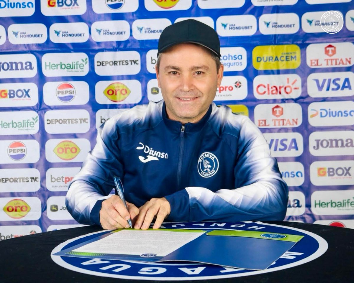 #honduras504 Ahora es más técnico que nunca con los azules, Javier López firma el contrato con las águilas en el nido #dsh #vivimostupaison #honduraspost