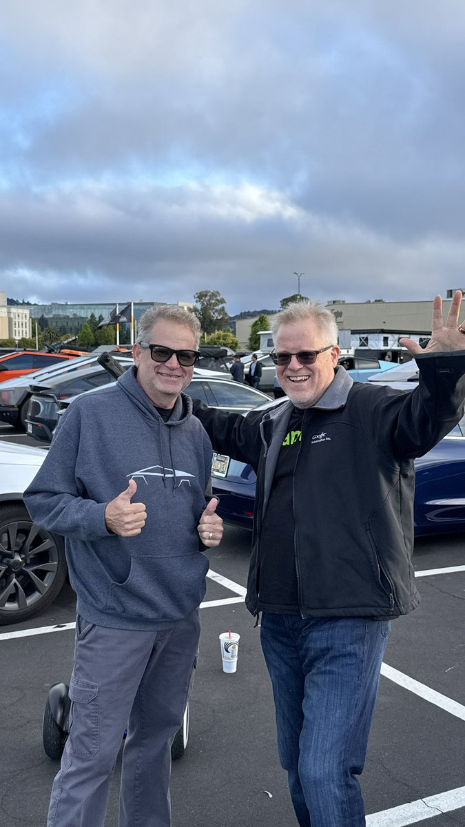 XMANLIVE's tweet photo. @teslaownersSV @theXtakeover @insta360 Yo, check out these dope pics of some influencers! 😎 Awesome vibes all around! 📸 #InfluencerSnaps #CoolPics https://t.co/PksFZyfDlY
