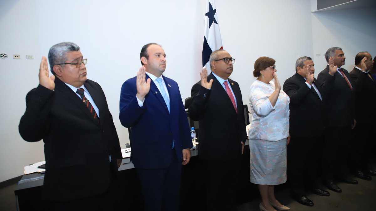 H.D. Carlos Saldaña tweet media