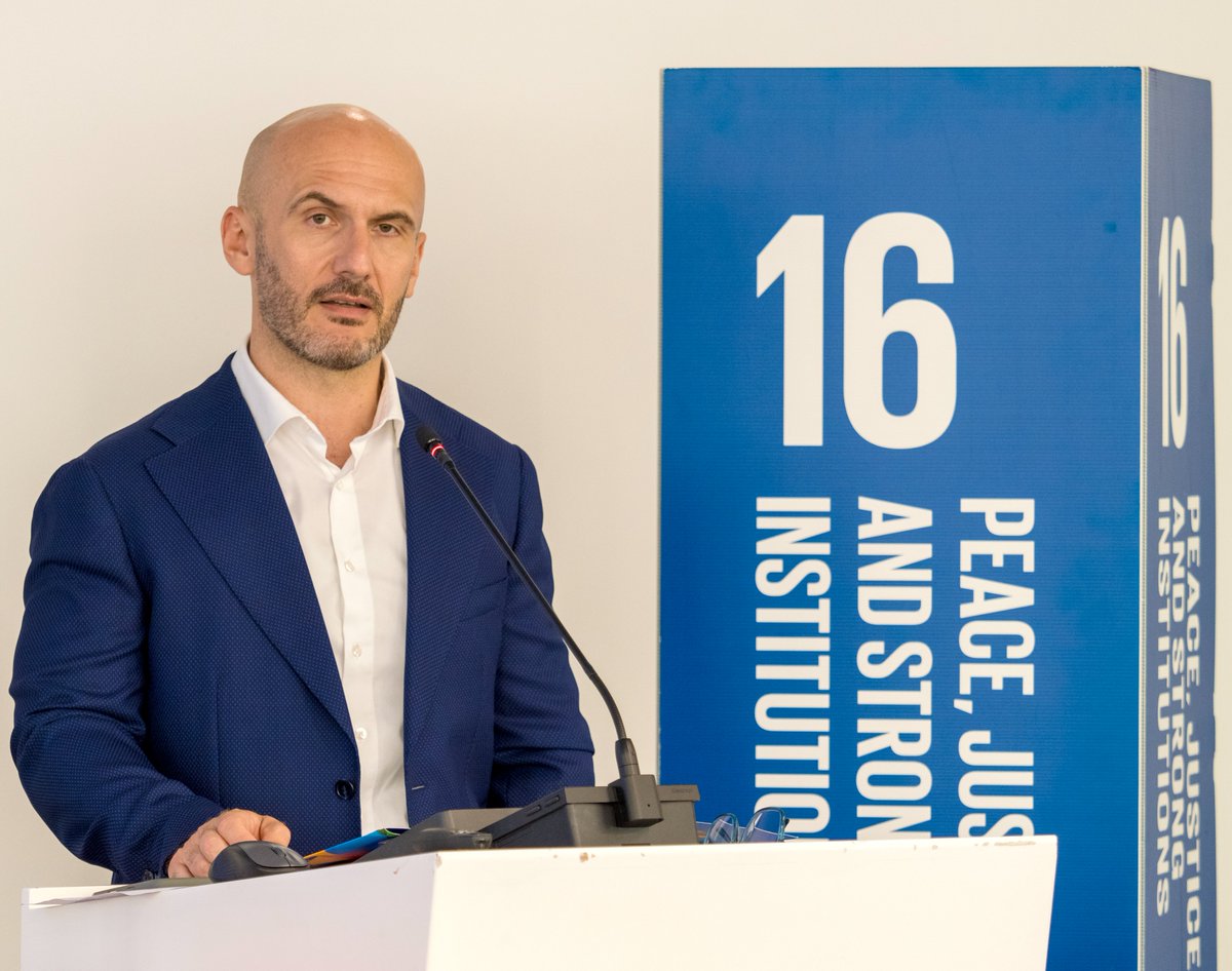 UN_BiH's tweet photo. On #InternationalYouthDay, the @UNPeacebuilding-supported #DFF3 initiative celebrated young changemakers from 🇧🇦 as they pitched their #IdeasForTheFuture — innovative solutions to strengthen social cohesion, diversity &amp; sustainability.
🕊️🏆 #YouthLead change for inclusive future! https://t.co/ORBg60YSFL