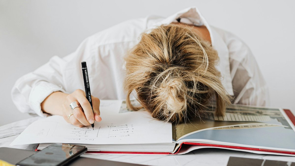 Feeling #burnout at work? 31% of U.S. workers are feeling constant #stress at work. Persistent fatigue, irritability, and loss of #motivation are red flags. Prioritize #selfcare by reading this article by <a href="/USATODAY/">USA TODAY</a>:

usatoday.com/story/money/co…