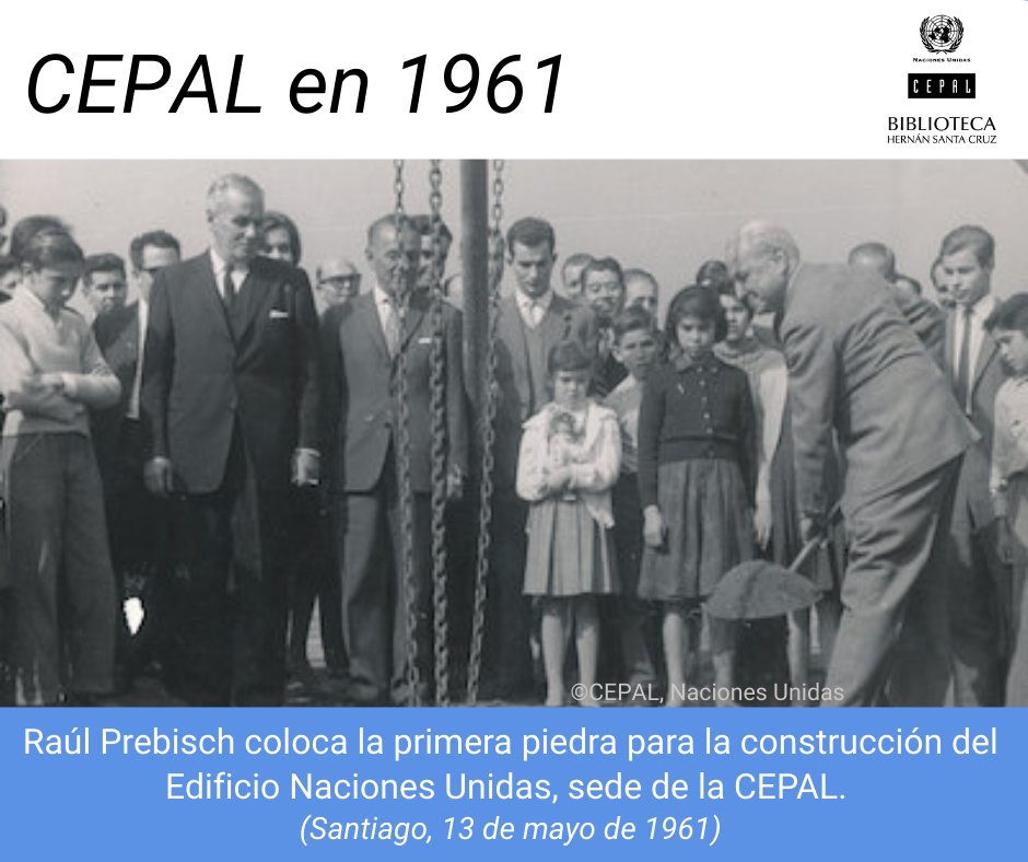 📸 Mayo de 1961: 
#RaúlPrebisch poniendo primera piedra para la construcción del edificio de la CEPAL.

#HistoriaCEPAL