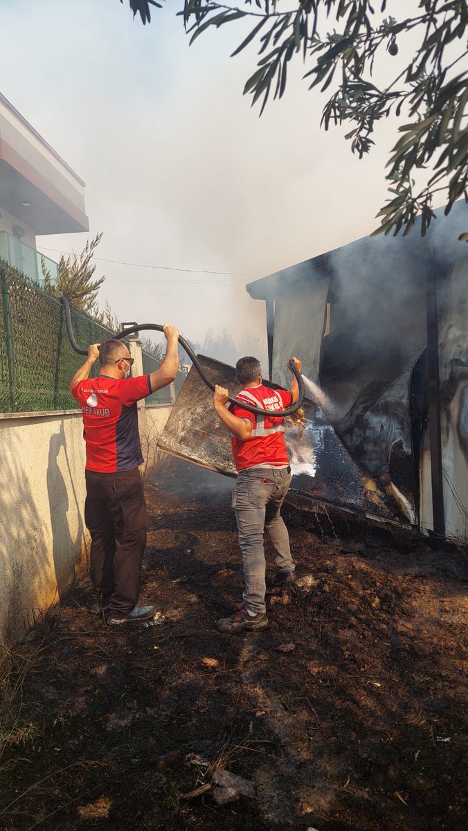 Çanakkale MEB AKUB olarak yeşil vatan için sahadayız. Nefesimiz ve gücümüz yettiğince hemşehrilerimizin yanındayız. Elbirliğiyle Çanakkalemizi tekrar yeşerteceğiz. <a href="/tcmeb/">Millî Eğitim Bakanlığı</a> <a href="/Yusuf__Tekin/">Yusuf Tekin</a> <a href="/meb_dhgm/">T.C. MEB Destek Hizmetleri Genel Müdürlüğü</a> <a href="/omurfatih/">Ömür Fatih Karakullukçu</a> <a href="/mebisgb/">İşyeri Sağlık ve Güvenlik Birimi Daire Başkanlığı</a> <a href="/ozkan_meb/">Özkan AVCI</a> <a href="/mebakub/">MEB AKUB</a> <a href="/MetinTayarer/">Metin TAYARER🇹🇷🇹🇷🇹🇷</a> <a href="/canakkaleilmem/">Çanakkale İl Millî Eğitim Müdürlüğü</a> <a href="/mineaktashayta/">Mine Hayta</a>