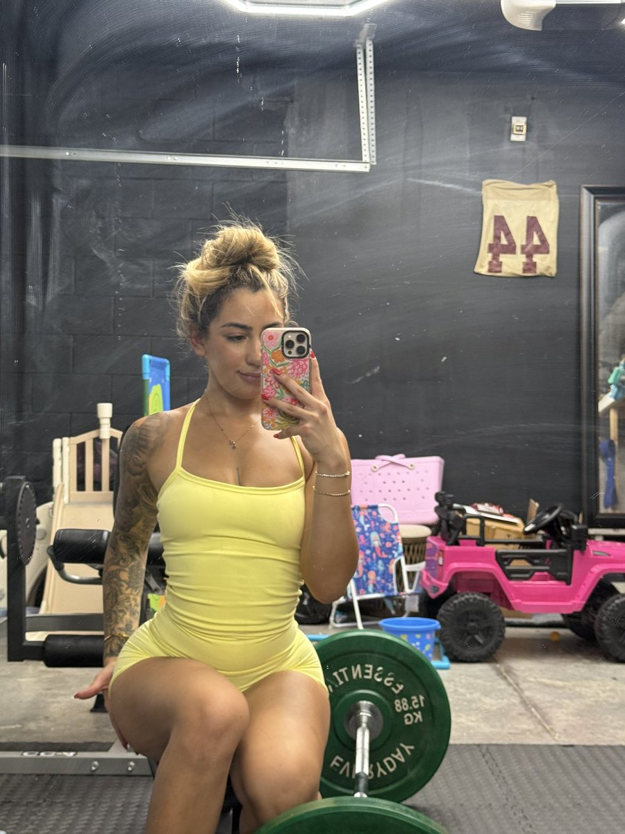 Mel🖤 tweet media