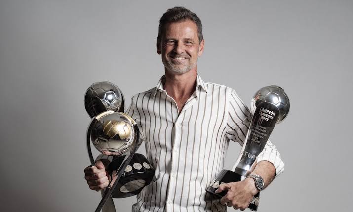 ManuelVils's tweet photo. La vuelta de Diego Cocca a Atlas debe tomarse con mesura en las expectativas.

Pero, ¿cómo mantenerse tranquilo si vuelve quién convirtió nuestro sueño en realidad?

Así, como en el 2021, el corazón va por delante de la razón, muchachos. https://t.co/4QKsdUnF08