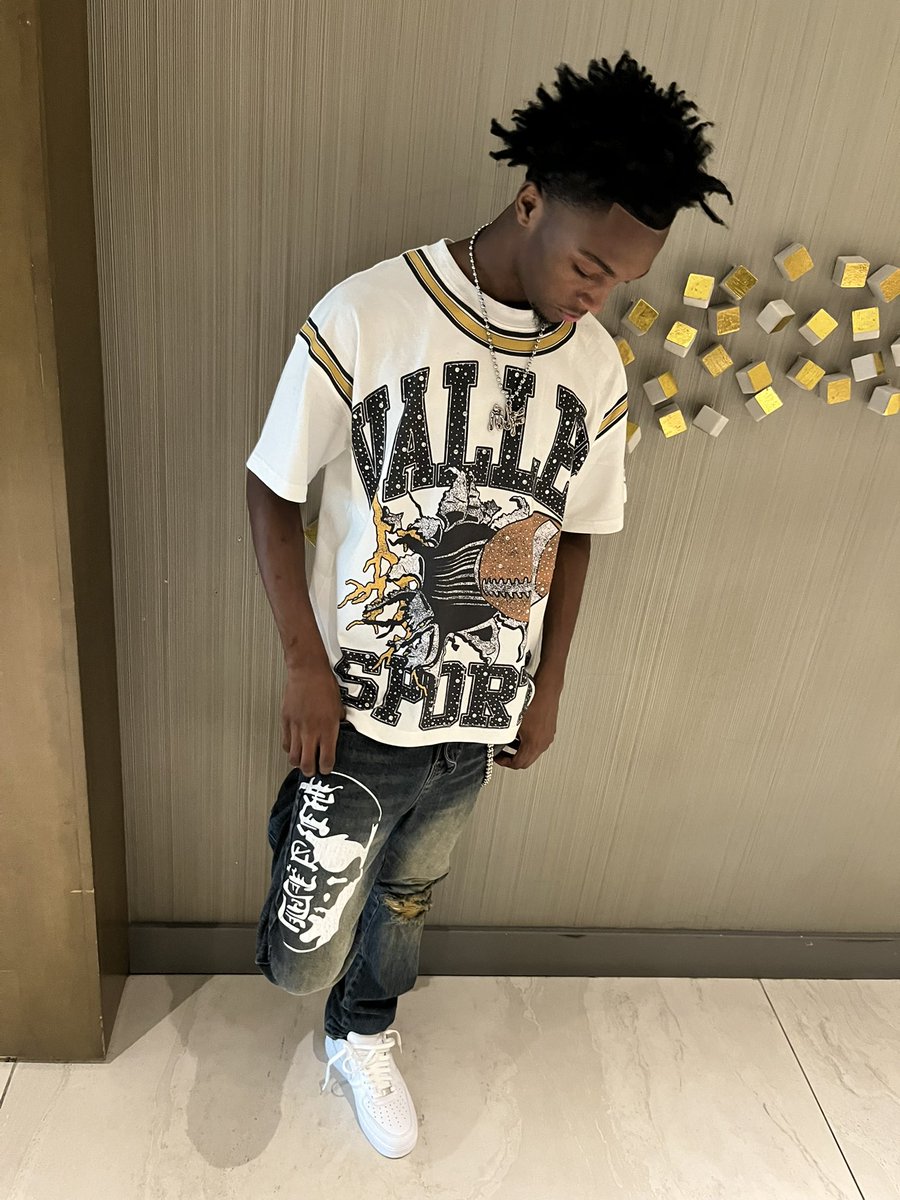 fullly__'s tweet image. how tf im rookie and im goat #lastfirstday