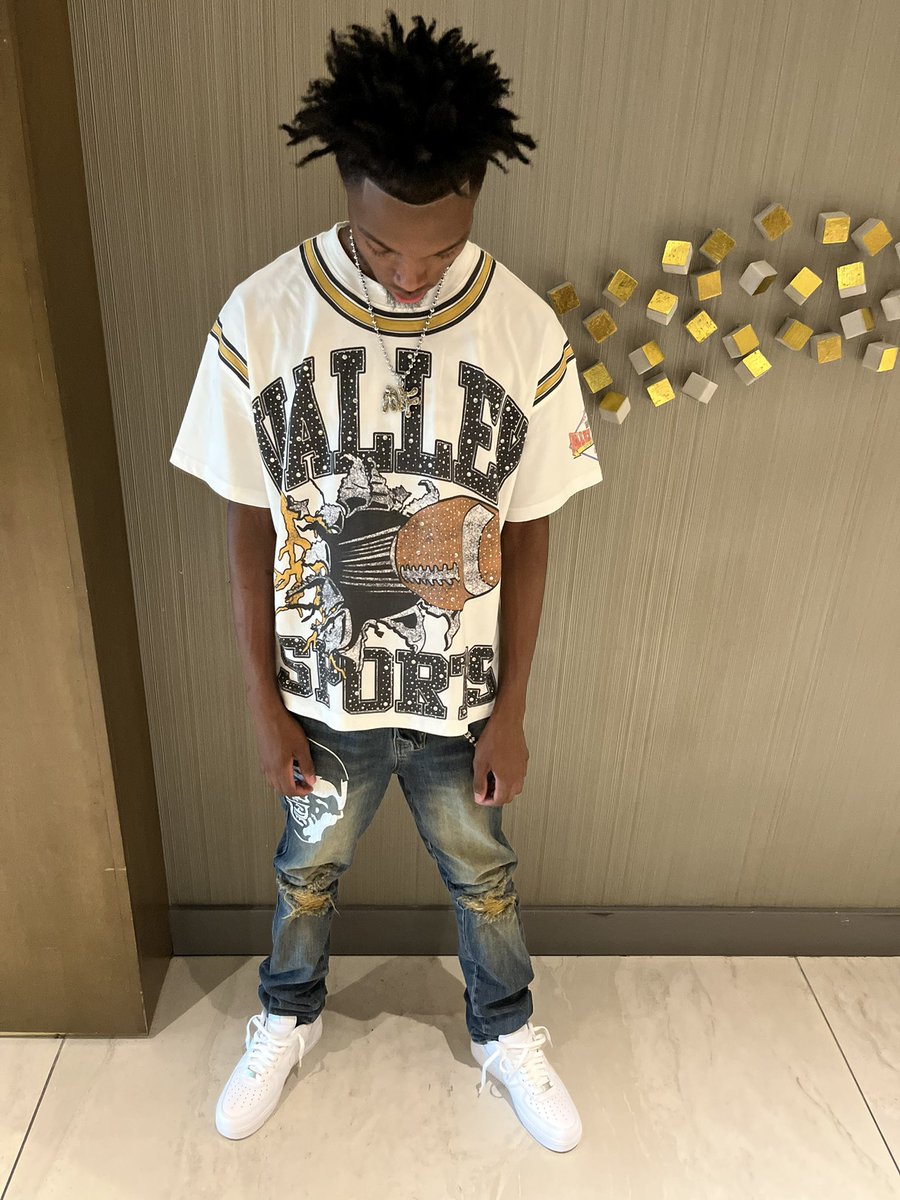 fullly__'s tweet image. how tf im rookie and im goat #lastfirstday