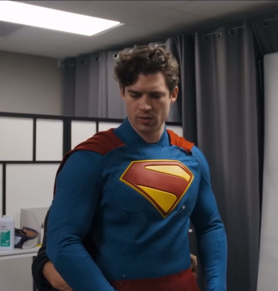 NightwingsRose's tweet photo. HOLD ME BACK?? https://t.co/WK45uUhGYD
