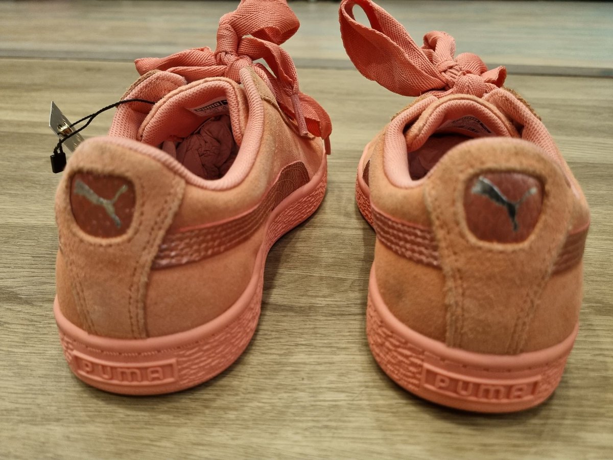 LagDecluterPlug's tweet photo. @KamaSark By the way we sell original and durable sneakers
ORIGINAL/AUTHENTIC PUMA CHILDREN'S SNEAKERS 
SIZE : 34.5
PRICE : 70,000

To order +234 813 299 7294 https://t.co/8aR30drynf