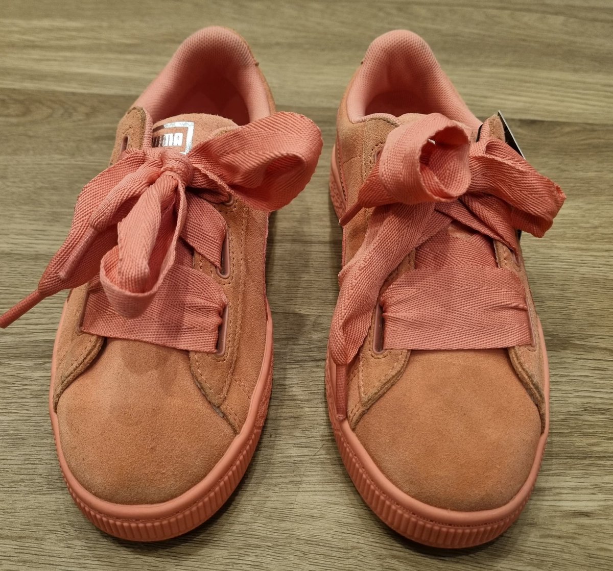 LagDecluterPlug's tweet photo. @KamaSark By the way we sell original and durable sneakers
ORIGINAL/AUTHENTIC PUMA CHILDREN'S SNEAKERS 
SIZE : 34.5
PRICE : 70,000

To order +234 813 299 7294 https://t.co/8aR30drynf