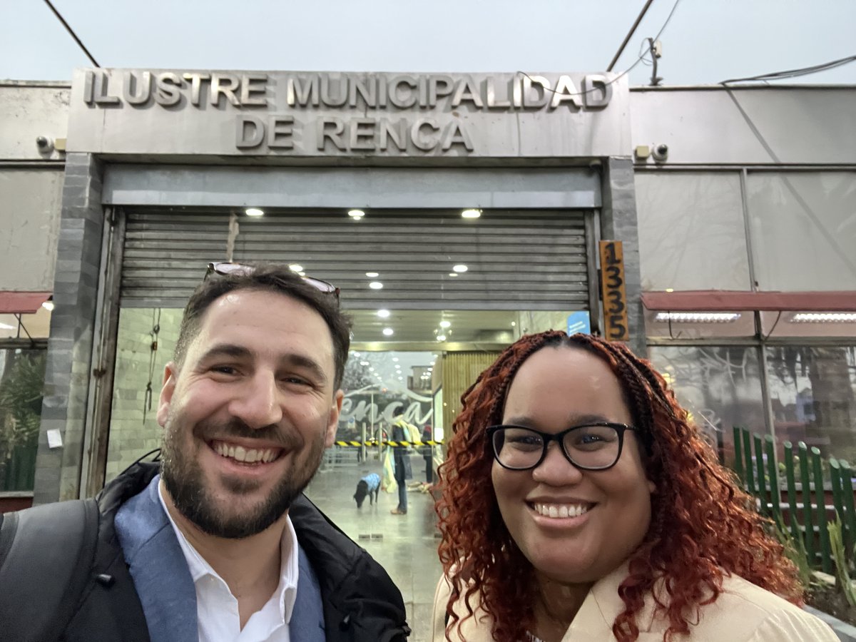 WhatWorksCities's tweet photo. At What Works Cities, we love getting to experience data-driven practices in action.

For #CityHallSelfieDay, we're all smiles in @Muni_Renca, @GlendaleAZ, @cityofwinnipeg and @AlcaldiaDeCali. https://t.co/xr7691GXiQ