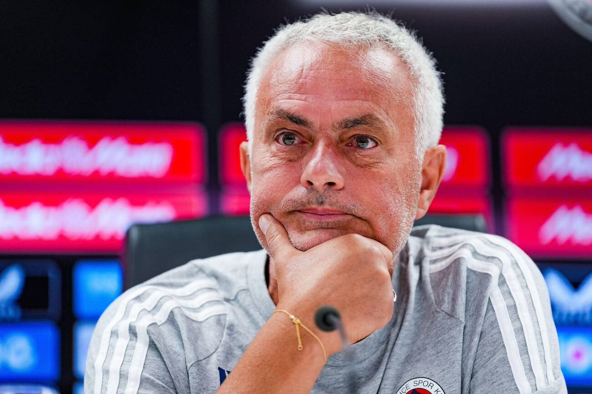 🎙️"Göztepe maçı için erteleme talebiniz olacak mı?" 

🗣️ Jose Mourinho: "Hayır, böyle bir düşüncem yok. Bir maçın ertelenmesi yeterli bir yardım oldu bize. Hem kendimiz hem de Türk futbolu için bir şey yapmaya çalışıyoruz. İki maçın ertelenmesi çok olur. Zaten çok fazla boş gün