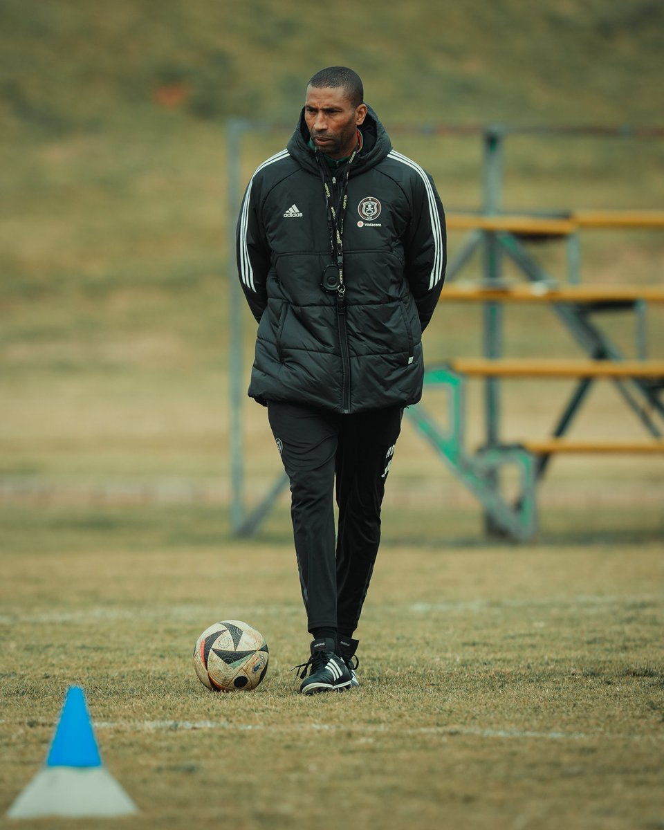 Ghostonlysa's tweet photo. @orlandopirates @_Marumogallants We stand with coach Abdeslam Ouaddou in these difficult times. 

Rome wasn't built in one day. Trust the process 😂😂😂 https://t.co/8jA4tmInxl