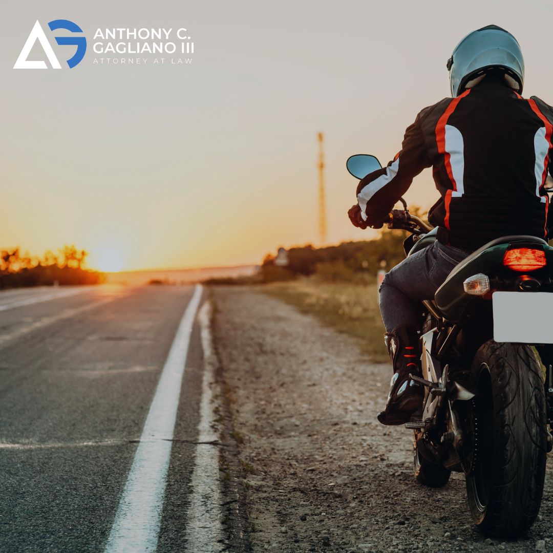 More riders hit the road in summer, but so do more risks. 🌙 

Poor lighting, heavy traffic, &amp; impaired drivers make nighttime especially dangerous for motorcyclists.

Understand the risks &amp; how to protect yourself in our ➡️ bit.ly/45foT1d #motorcycleaccidentlawyer