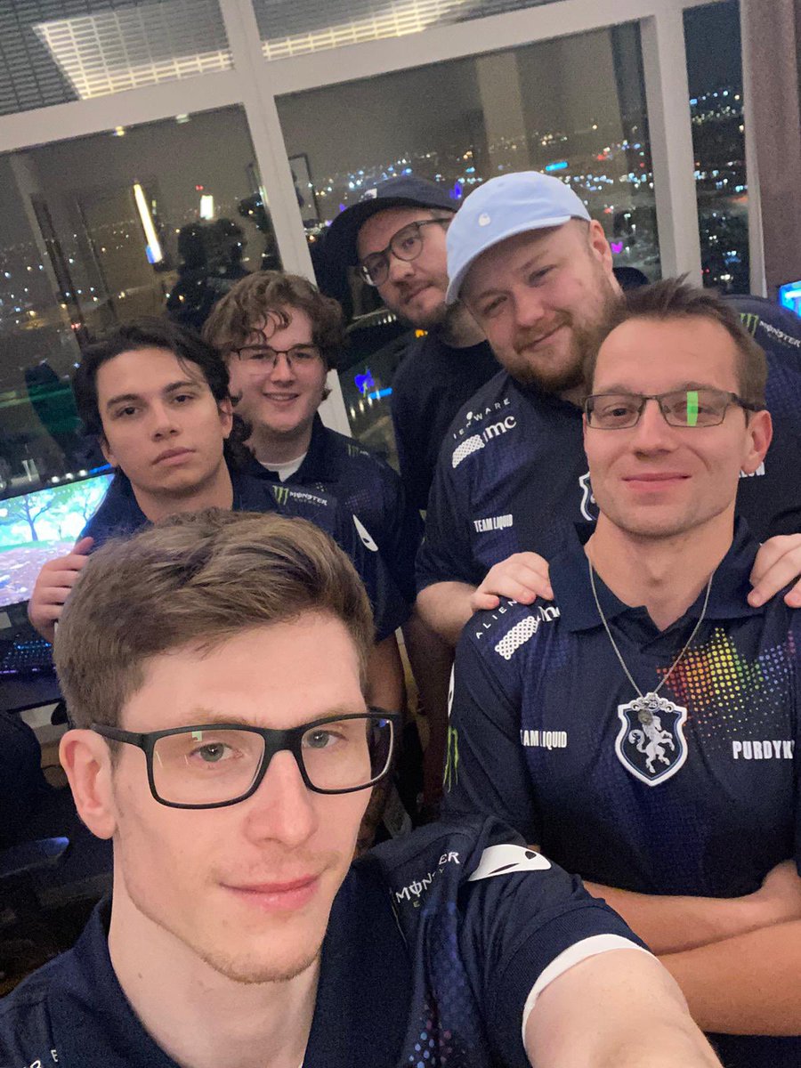 Dropping hot into Riyadh🔥

Our PUBG squad has landed at #EWC and will be playing Group Stage matches tomorrow and day after. 

First we cook, then we eat. Let’s get this chicken dinner #LETSGOLIQUID