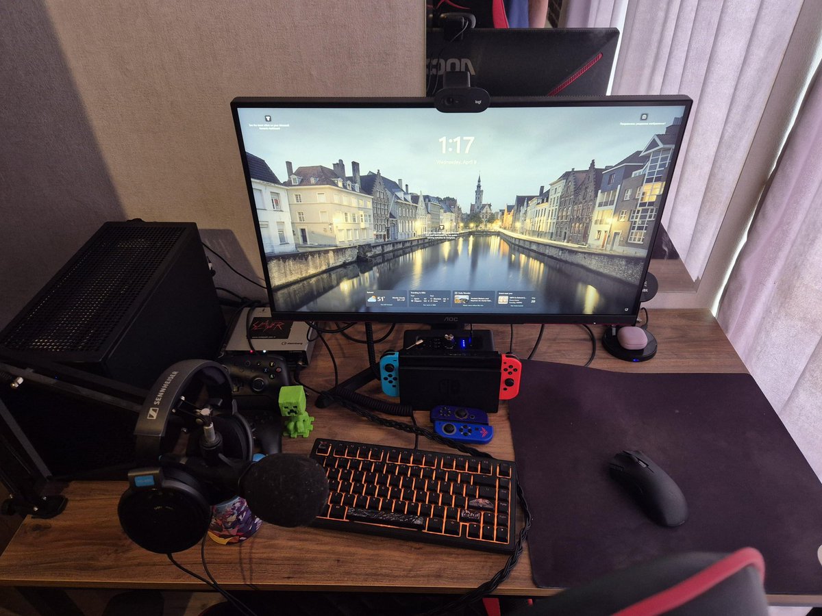 Lorderi4N's tweet photo. @NVIDIAGeForce My sweet sff setup, going small but strong https://t.co/vpGUbXgj0H