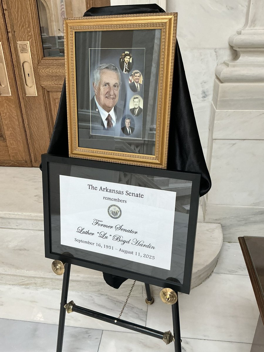 ArkansasSenate's tweet photo. In honor of former State Senator Lu Hardin who passed away on Monday, August 11, 2025.

#arleg https://t.co/NheBpXQLAM
