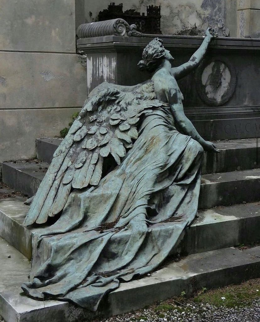 BiancoDavinci's tweet photo. Winged feminine figure, 1904 by Adolfo Apolloni, Genoa, Italy. https://t.co/nDxyJEkntH