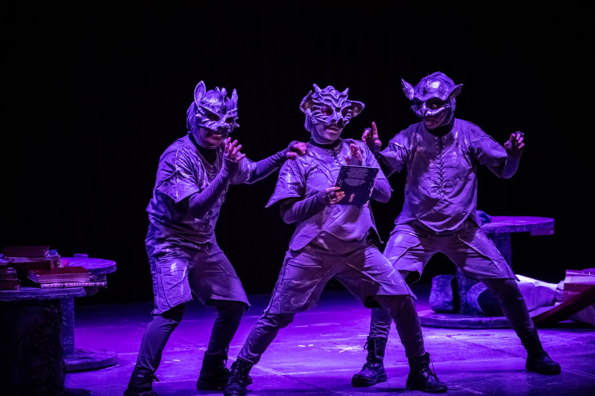 SistemaCreacion's tweet photo. "Ónix" es una divertida obra en la que tres gárgolas defienden la biblioteca que custodian de una multitud iracunda. Invita @TeatroRendija en #Mérida.

15 a 17 de agosto, 20 h
Calle 50 núm. 464-D, col. Centro
Reservaciones por WhatsApp: 999 329 1313

@cultura_mx https://t.co/jDY4grT9lc