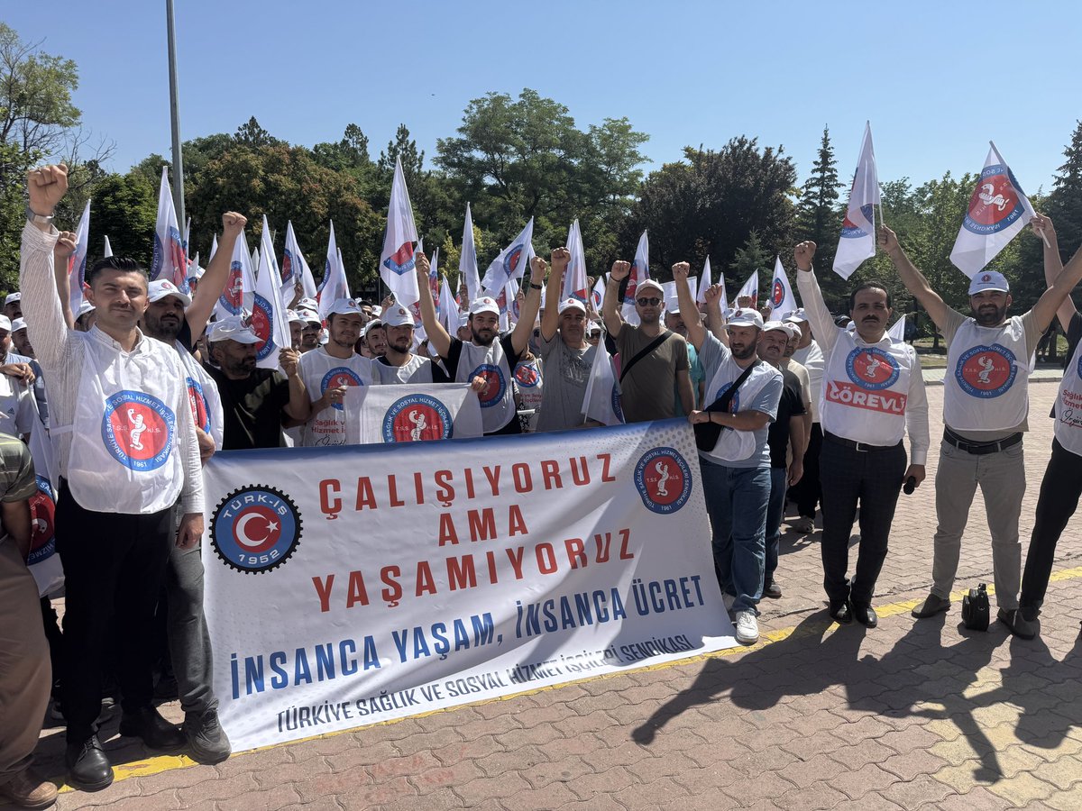 Çalışıyoruz ama yaşamıyoruz!!!

Kamuİşçileri İtibarsızlaştırıldı!