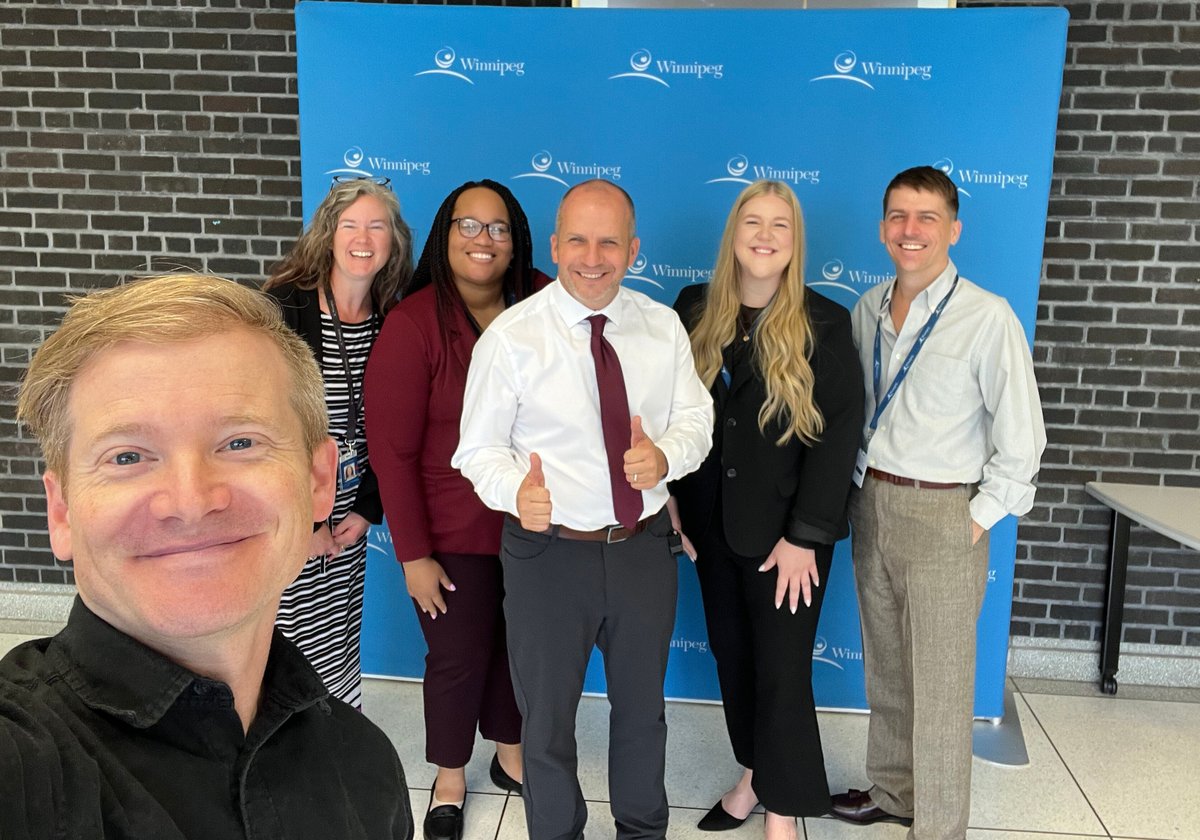 WhatWorksCities's tweet photo. At What Works Cities, we love getting to experience data-driven practices in action.

For #CityHallSelfieDay, we're all smiles in @Muni_Renca, @GlendaleAZ, @cityofwinnipeg and @AlcaldiaDeCali. https://t.co/xr7691GXiQ