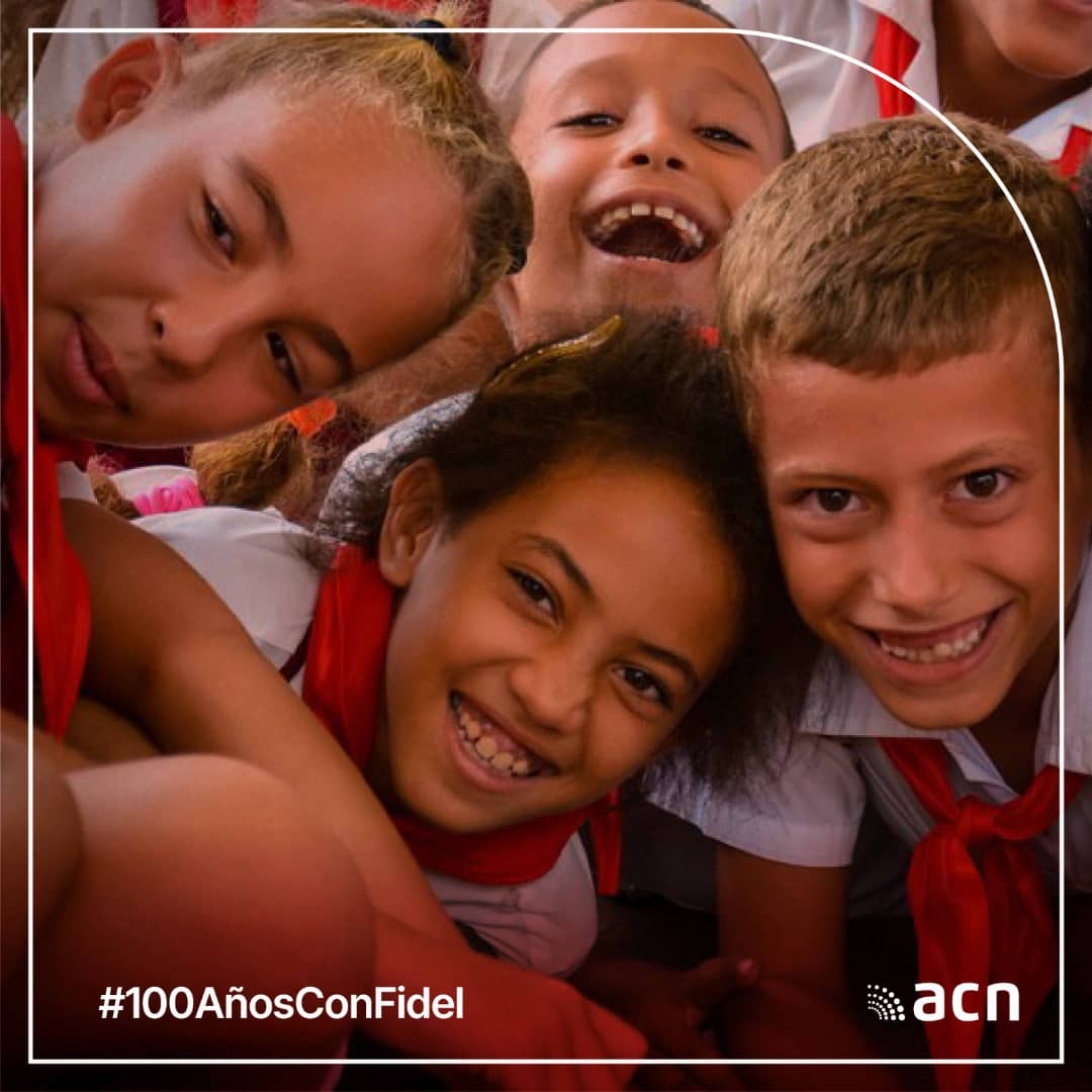 "Mientras haya un socialista de pie [...] Fidel estará entre nosotros y para siempre. #100AñosConFidel #CubaPorLaVida #CubaCoopera <a href="/cubacooperaven/">Brigada Médica Cubana en Venezuela</a> <a href="/MINSAPCuba/">Ministerio de Salud Pública de Cuba</a> <a href="/japortalmiranda/">José Angel Portal Miranda</a>