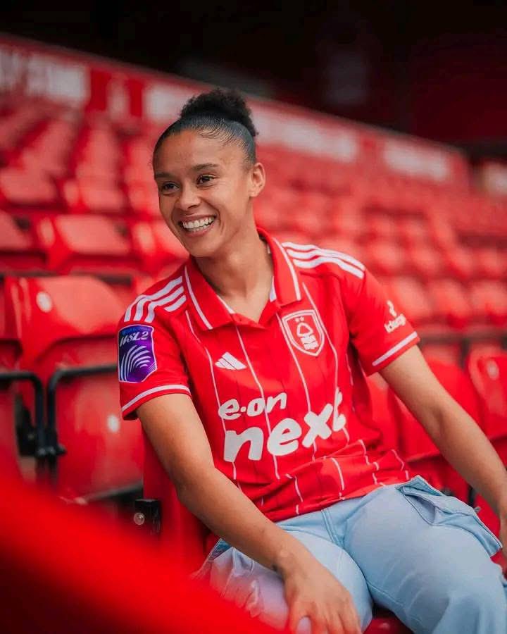 📸 Black Queens' Chantelle Boye-Hlokrah seals move to Nottingham Forest 🇬🇭🥰