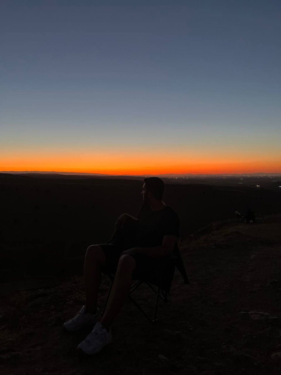 Veysellay's tweet photo. Bugün günlerden Perseid Meteor Yağmuru ☄️🌌👽🛸 #zerzevankalesi https://t.co/XX3FkKt1QJ