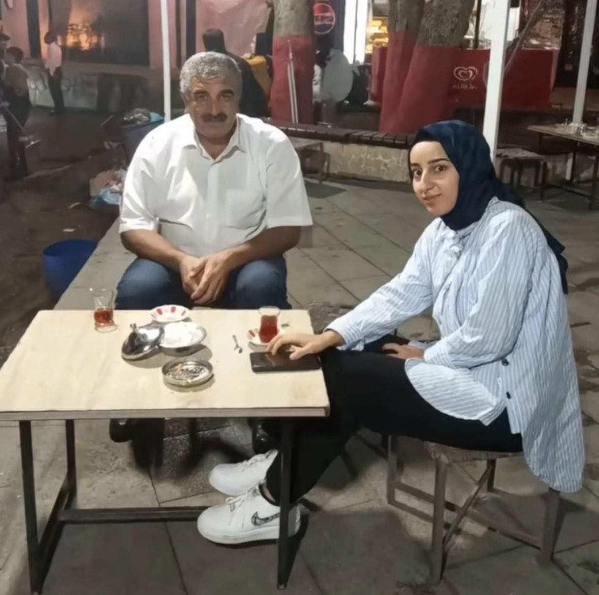 Korkmuyoruz yanındayız..
Duyun herkese duyurun. 

Rojin intihar etmedi ÖLDÜRÜLDÜ... 
#2DNAkimeait
#Rojininkatillerinerde