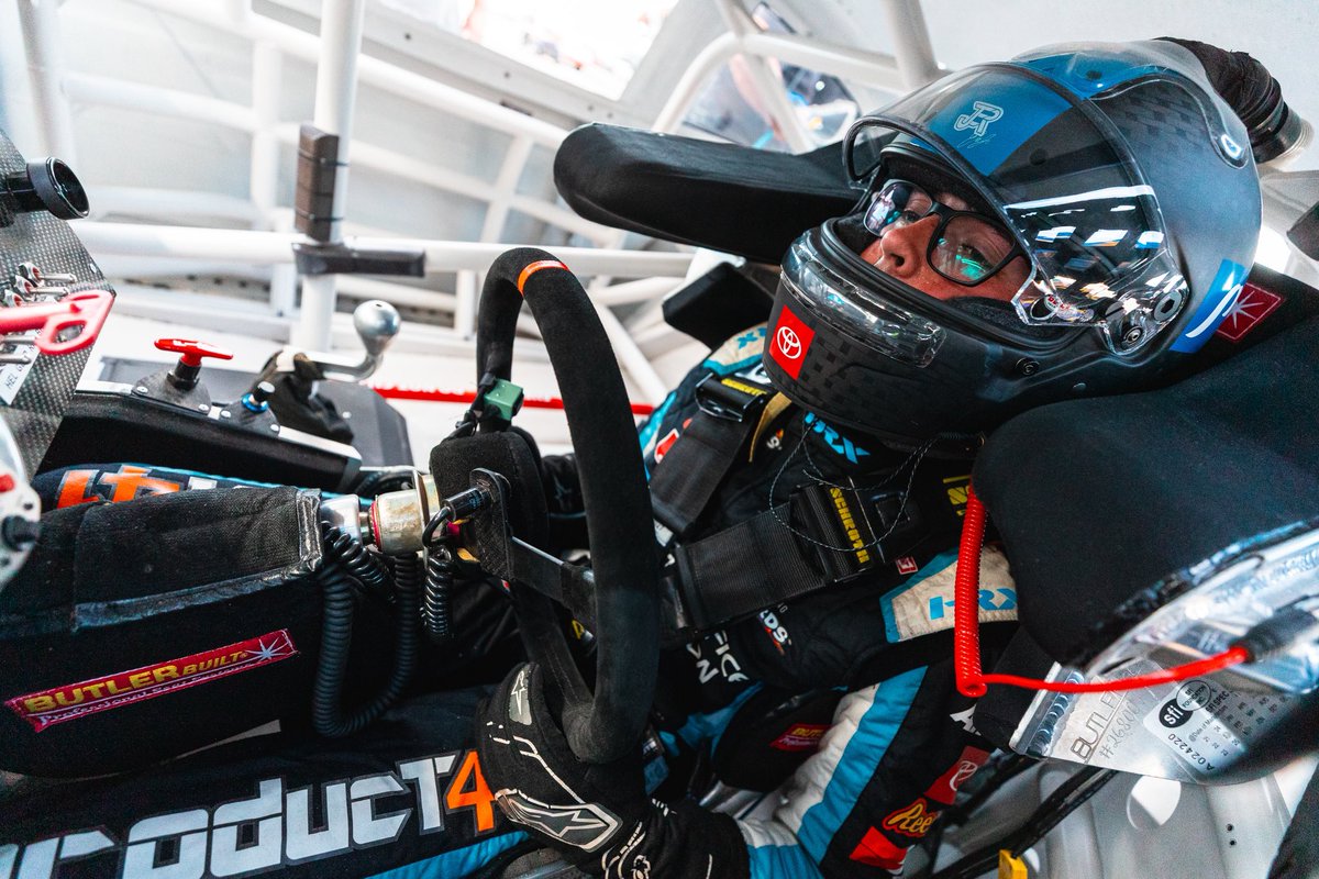 Apparently, I racked up a few new nicknames this weekend—“Four Eyes,” “Clark Kent,” and “Nerd” were some of my favorites, haha. 🤓😅

Truth is, dry eyes + long races = contacts getting annoying real quick. Tried racing in glasses for the first time and… kinda loved it. Just one